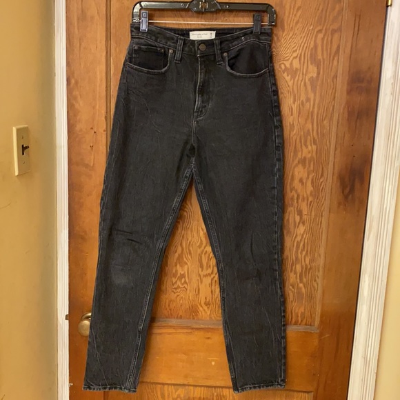 Abercrombie and Fitch : The Mom High Rise - Picture 2 of 6